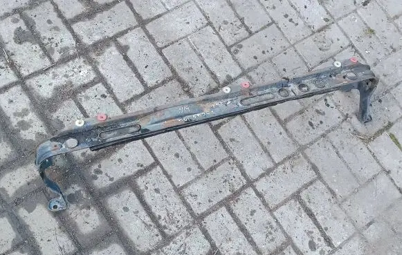 Ford Focus Bottom radiator support slam panel 