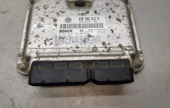 Skoda Octavia Mk1 (1U) Engine control unit/module 038906012H 0281010129