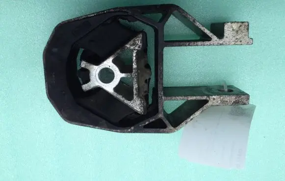 Ford Kuga I Engine mount bracket AV616P082AB