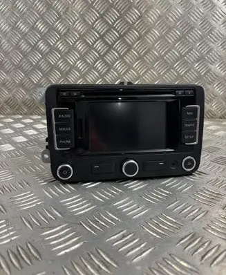 Volkswagen Tiguan Radio/CD/DVD/GPS head unit 3C8035279B