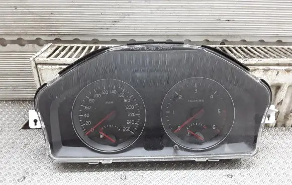 Volvo V50 Speedometer (instrument cluster) 31254776