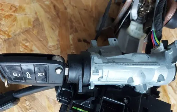 Volkswagen Golf VII Ignition lock 5Q0905865