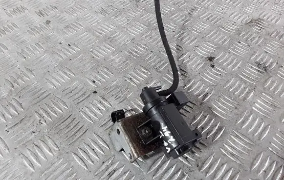 BMW 3 E90 E91 Electromagnetic valve 70057900 7796634
