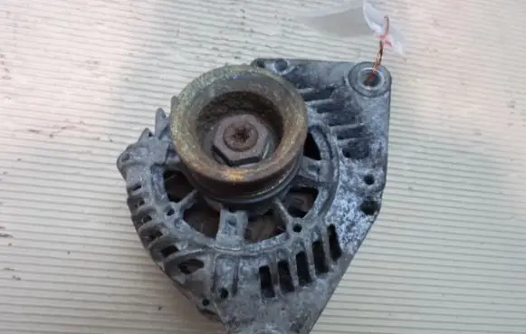 Volkswagen PASSAT B5 Generator/alternator