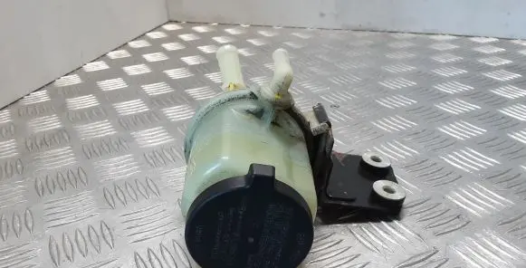 Nissan Navara D23 Power steering fluid tank/reservoir