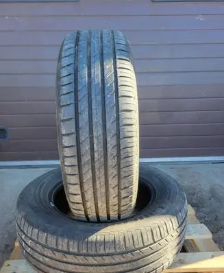 Volkswagen Golf V R16 summer tire