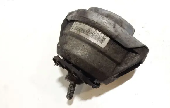 Engine mount bracket