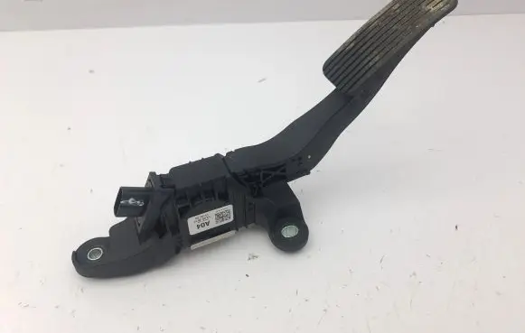 Hyundai Kona I Accelerator throttle pedal CN04511018