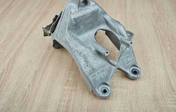 Audi A4 S4 B9 Engine mounting bracket 4M0199308AA