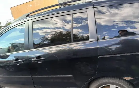 Mazda 5 Side sliding door 