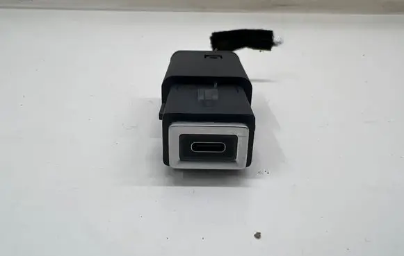 Peugeot 3008 III USB socket connector 9831350680