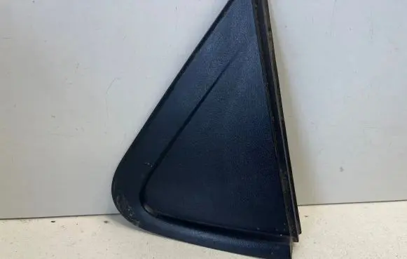 Fender trim (molding)