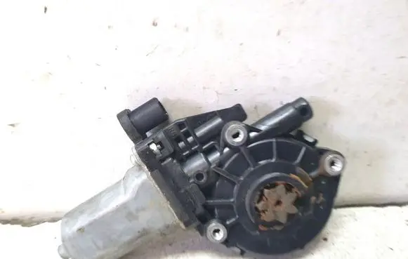 Suzuki Swift I Rear door window regulator motor 8356063J00
