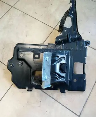 Opel Insignia B Battery tray 84213689
