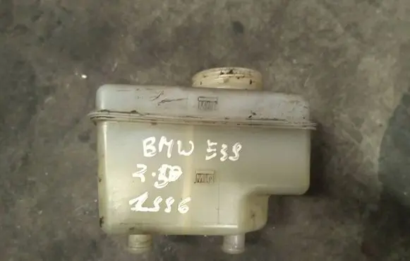 BMW 5 E39 Brake fluid reservoir 32066493