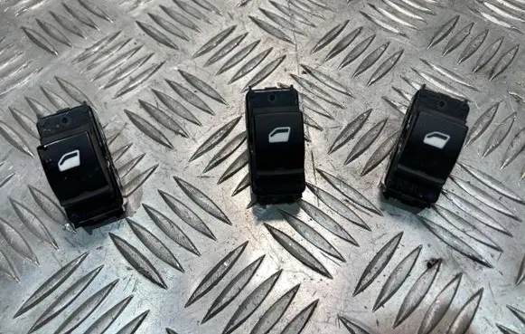 Peugeot 308 Quarter vent window switch PK10900