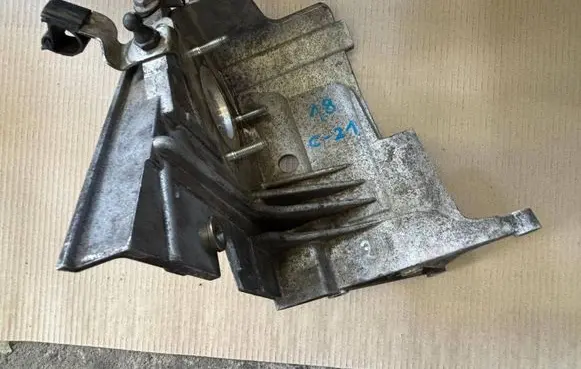 Opel Vectra C Fuel pump bracket 55182765