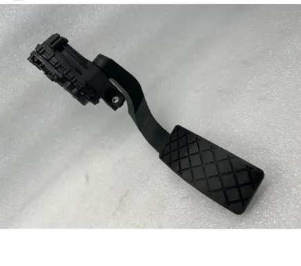 Volkswagen PASSAT B5.5 Accelerator throttle pedal 8D1723523N