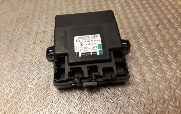 Mercedes-Benz B W245 Door control unit/module 1698207326 A1698207326