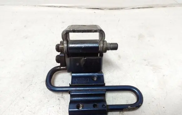 Audi A6 S6 C6 4F Rear door lower hinge 8E0833412