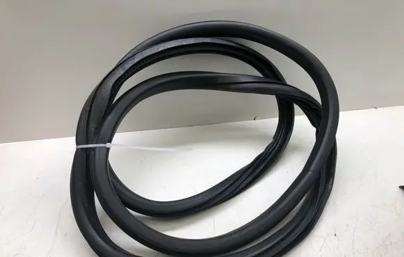 Peugeot 2008 I Front door rubber seal