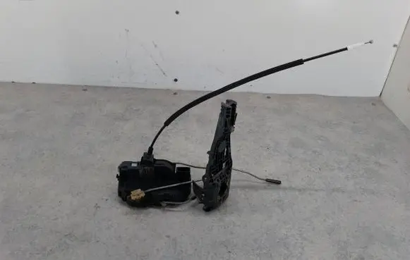Opel Insignia A Front door lock 1350380