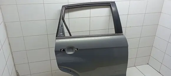 Chevrolet Captiva Rear door 