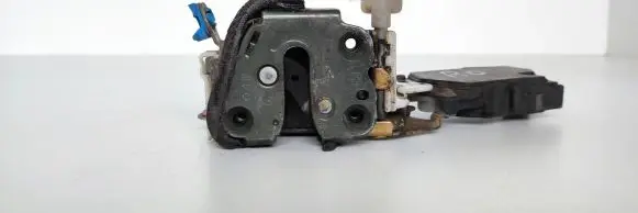 Subaru Forester SF Front door lock