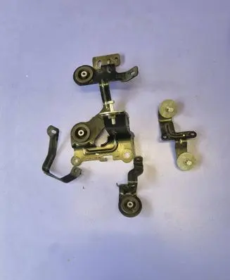 Opel Vivaro Power steering pump mounting bracket 9818127580