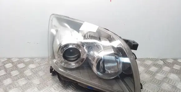 Toyota Avensis T250 Headlight/headlamp 35108