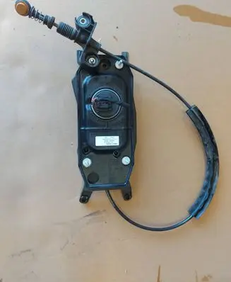 Volkswagen Tiguan Gear selector 5QS713033H