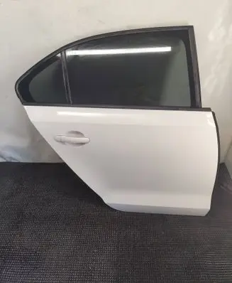 Volkswagen Jetta VI Rear door LB9A
