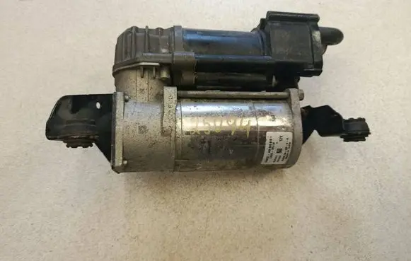 Mercedes-Benz C W205 Air suspension compressor/pump 4430200191 26071610 8003639