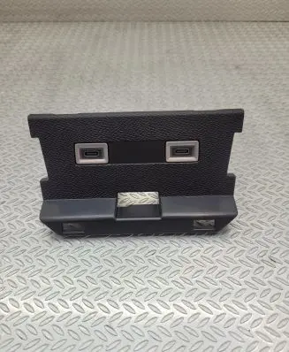 Peugeot 308 USB socket connector 98313506VV