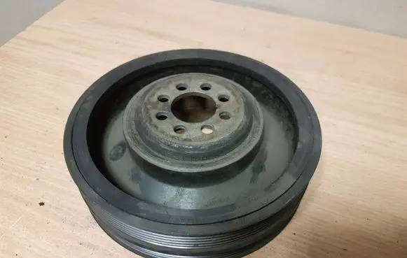 Audi A6 S6 C5 4B Crankshaft pulley 059105251M