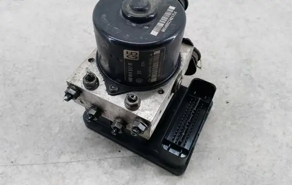 Volkswagen Golf Plus ABS Pump 