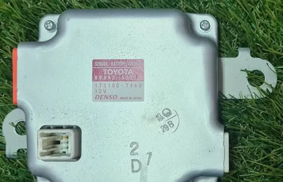 Toyota Yaris Battery control module 8989252011