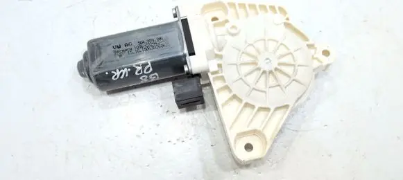 Volkswagen PASSAT B8 Front door window regulator motor 5Q4959801B