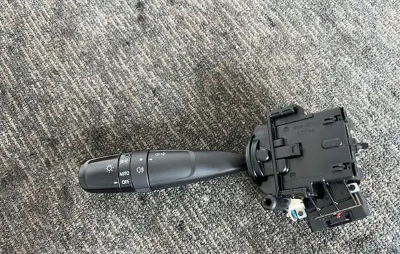 Suzuki SX4 S-Cross Tailgate/trunk/boot open switch 