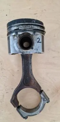 Subaru Outback Piston with connecting rod