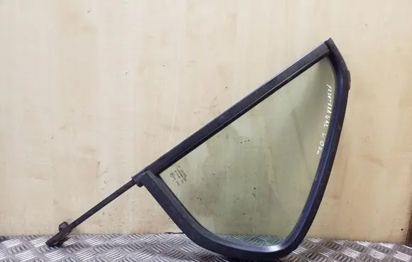 Opel Frontera B Rear vent window glass 