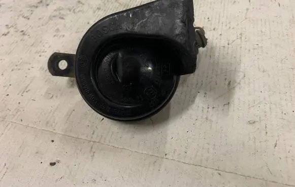 Volkswagen Golf V Horn signal E9011157