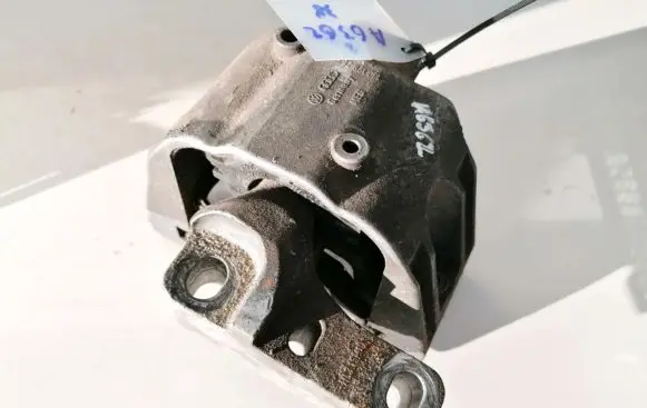Volkswagen Golf IV Engine mount bracket 1j0199262