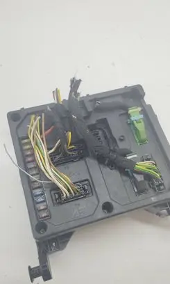 Volkswagen Golf IV Fuse box set S110730300F 602162537