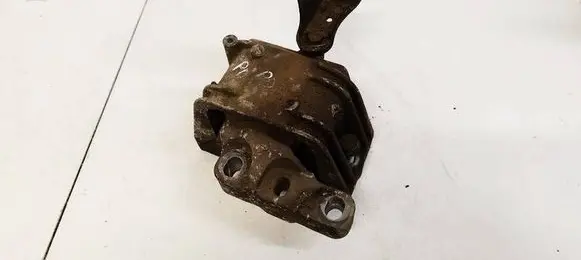 Volkswagen Caddy Engine mount bracket