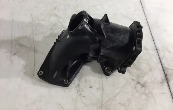Mercedes-Benz E W212 Air intake duct part A6510900028