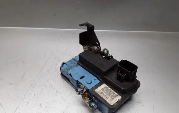 Volvo V70 Front door lock 8650544