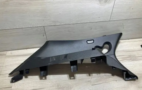 BMW X2 F39 (D)pillar trim (top) 7426401