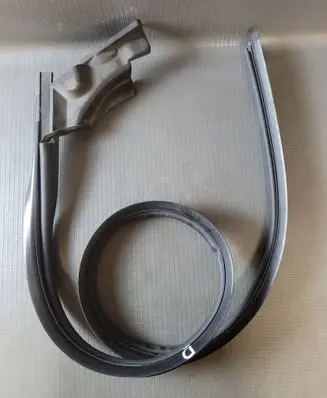 Dacia Duster II Front door rubber seal 