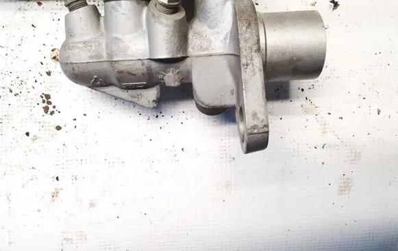 Volkswagen PASSAT B7 Master brake cylinder